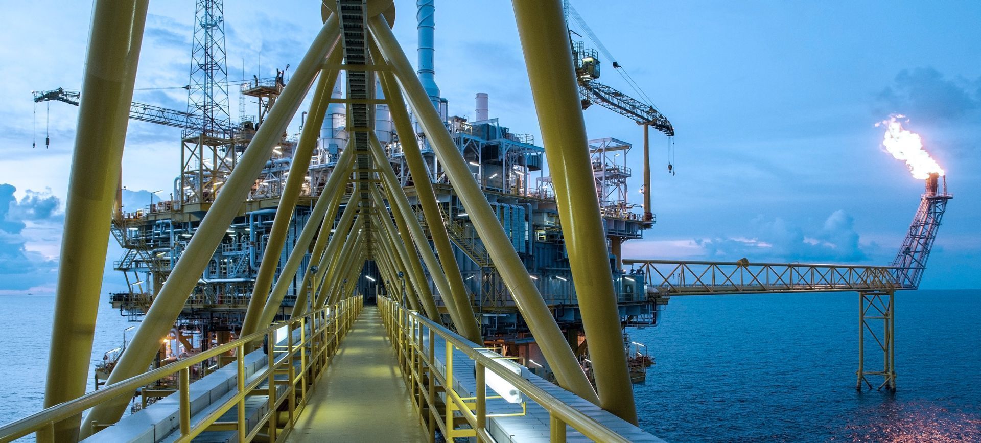 Oil and gas platform on the ocean by Laserline diode lasers