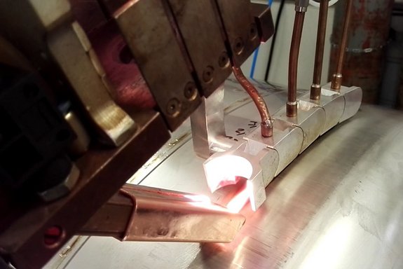 Diode laser heat conduction welding on beer tanks with Laserline diode lasers