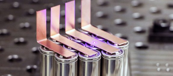 Batteries with copper panels for efficient copper welding of contacts using blue diode lasers by Laserline diode lasers