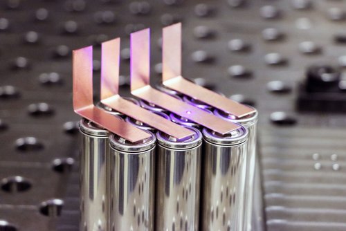 Batteries with copper panels for efficient copper welding of contacts using blue diode lasers by Laserline diode lasers