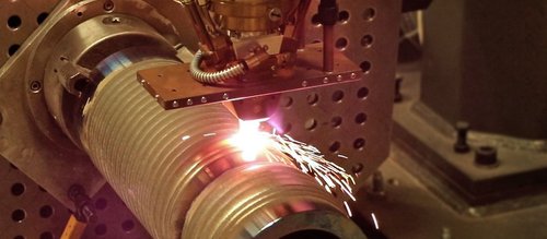 Laser cladding application with top-hat profile on a rotating metal tube by Laserline diode lasers