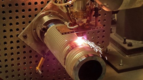 Laser cladding application with top-hat profile on a rotating metal tube by Laserline diode lasers