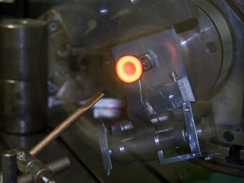 Diode laser used on contact zones of camshaft for hardening by Laserline diode lasers