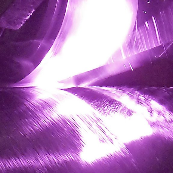 Tape laying process with purple beam by Laserline diode lasers