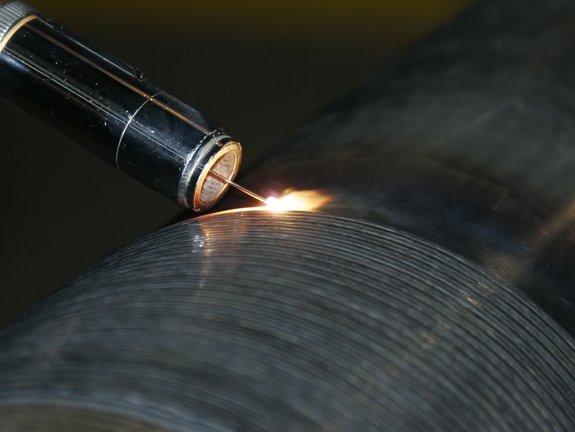 Repair of the coating of a drive shaft with laser power and a patented hot wire technology by Laserline diode lasers