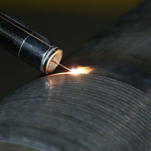Repair of the coating of a drive shaft with laser power and a patented hot wire technology by Laserline diode lasers