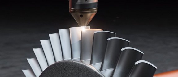 Close-up of laser additive manufacturing on a turbine blade by Laserline diode lasers