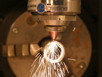 Laser cutting with the LDM beam converter on a circular metal by Laserline diode lasers