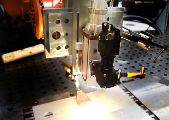 OTC optic application in the laboratory by Laserline diode lasers