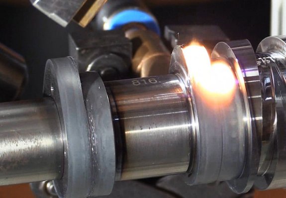 Camshaft during hardening process with laser heat treatment by Laserline Diode Lasers