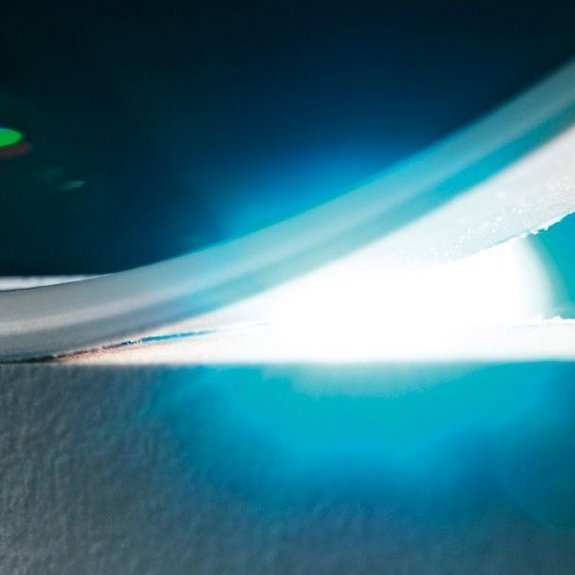 Laser edgeband process with a blue laser beam by Laserline diode lasers