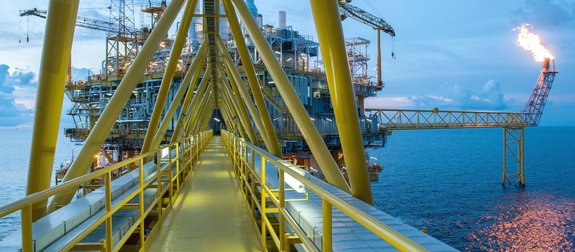 Oil and gas platform on the ocean by Laserline diode lasers