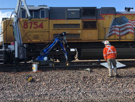 Mobile laser unit upon repair of railway lines with additive welding by Laserline diode lasers