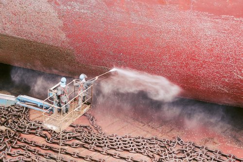 Colonized surface of a ship mechanically cleaned by experts by Laserline diode lasers